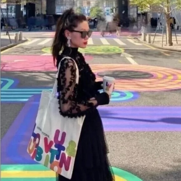 NEW Louis Vuitton Canvas Tote Bag🩷 Limited Edition Shenzhen Exhibition 2 sided - Picture 6 of 12